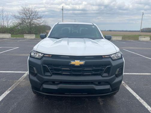 Summit White 2025 Chevrolet Colorado WT