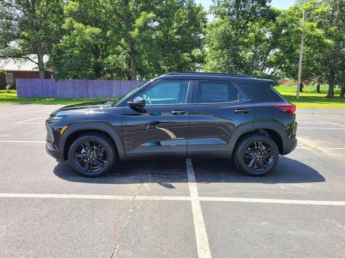 Mosaic Black Metallic 2026 Chevrolet Trailblazer LT