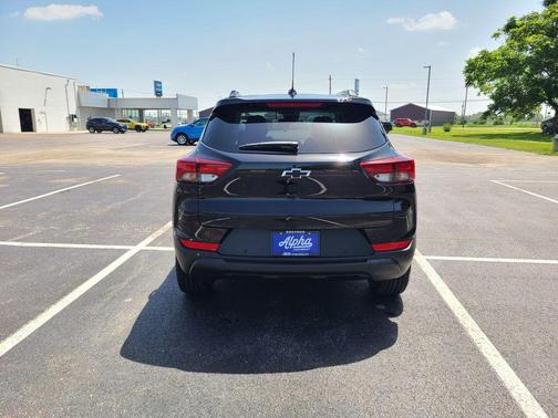 Mosaic Black Metallic 2026 Chevrolet Trailblazer LT
