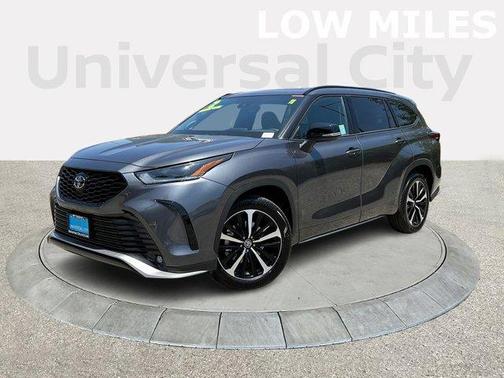 Photo 1 of 25 of 2022 Toyota Highlander XSE