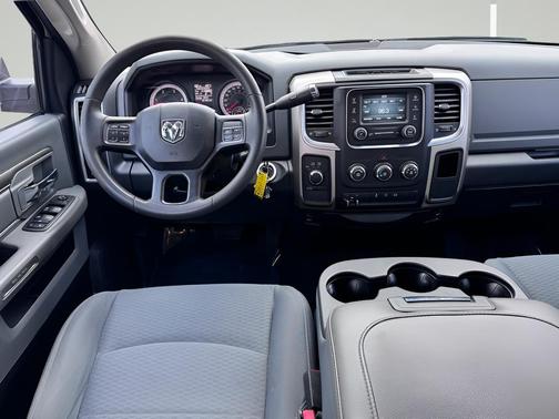 2018 RAM 2500 SLT Crew Cab 4x4 6'4' Box