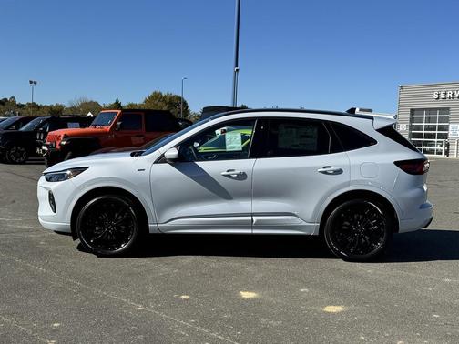 2026 Ford Escape ST-Line Elite