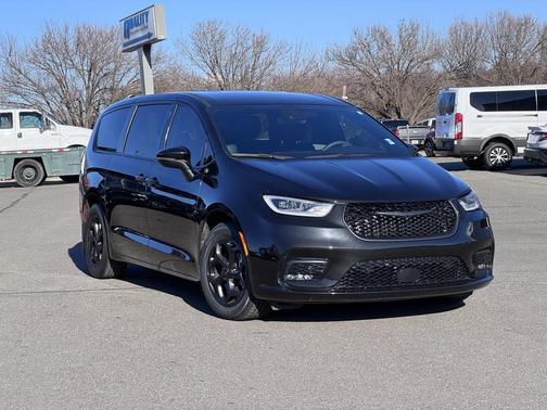 2023 Chrysler Pacifica Hybrid Touring L