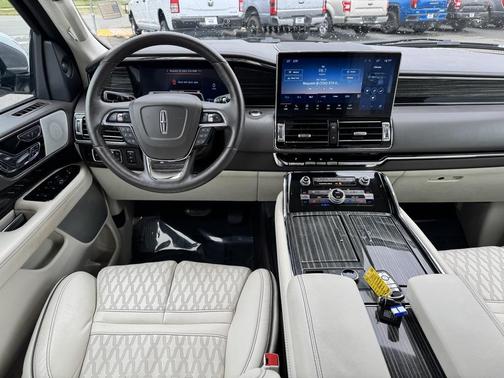 2022 Lincoln Navigator Black Label