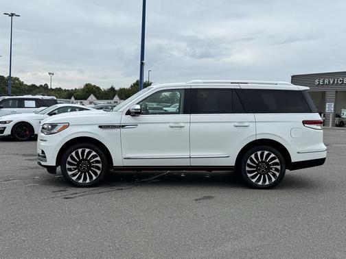 2022 Lincoln Navigator Black Label