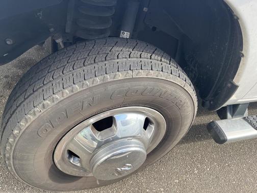 2018 RAM 3500 Tradesman Crew Cab 4x4 8' Box