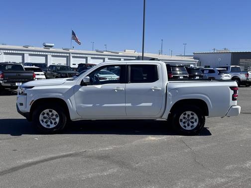 2024 Nissan Frontier SV