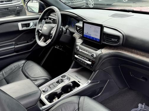 2020 Ford Explorer Platinum