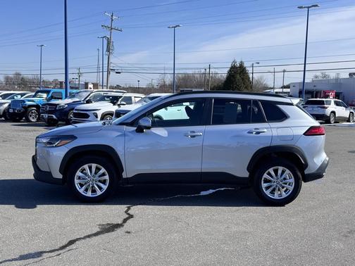 2022 Toyota Corolla Cross LE