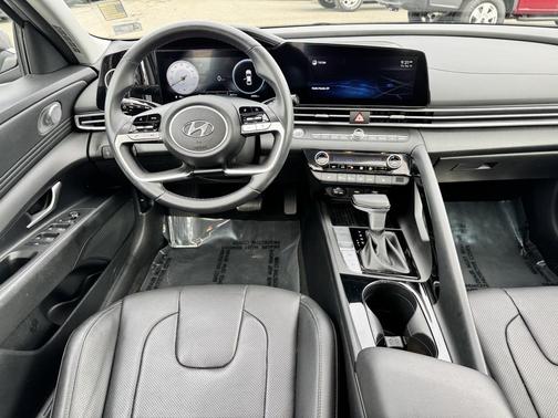2022 Hyundai ELANTRA Limited