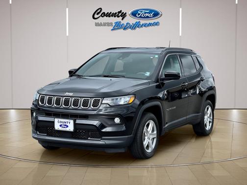 Diamond Black Crystal Pearlcoat 2023 Jeep Compass Latitude