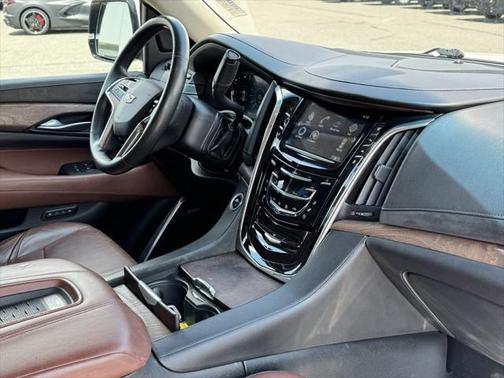 2016 Cadillac Escalade ESV Luxury