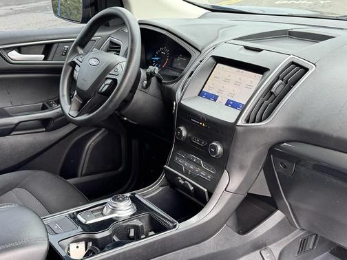 2020 Ford Edge SE