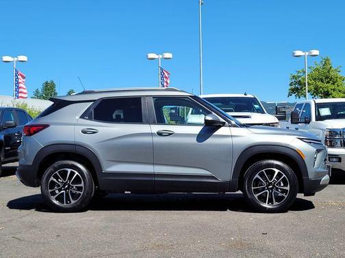Sterling Gray Metallic 2026 Chevrolet Trailblazer LT