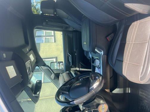 Iridescent Pearl Tricoat 2024 Chevrolet Silverado 3500 High Country