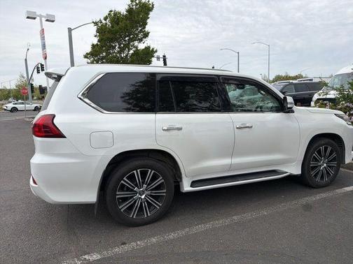 Eminent White Pearl 2019 Lexus LX 570 Base