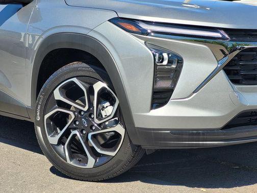 Sterling Gray Metallic 2026 Chevrolet Trax FWD 2RS