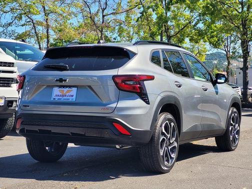 Sterling Gray Metallic 2026 Chevrolet Trax FWD 2RS