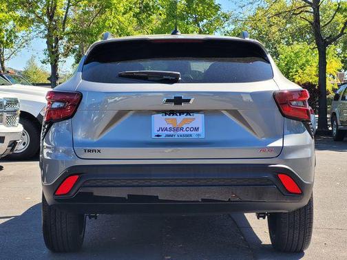 Sterling Gray Metallic 2026 Chevrolet Trax FWD 2RS