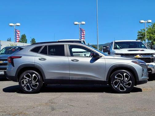 Sterling Gray Metallic 2026 Chevrolet Trax FWD 2RS