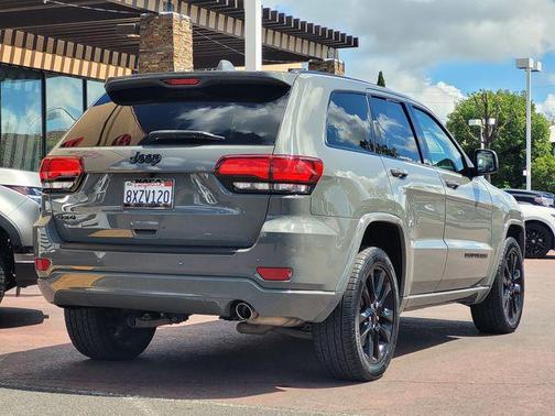 Sting-Gray Clearcoat 2021 Jeep Grand Cherokee Laredo