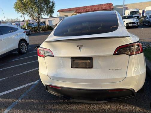 2022 Tesla Model Y Long Range Dual Motor All-Wheel Drive