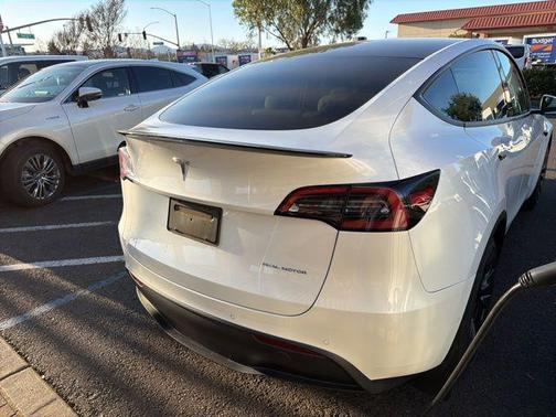 Pearl White Multi-Coat 2022 Tesla Model Y Long Range Dual Motor All-Wheel Drive