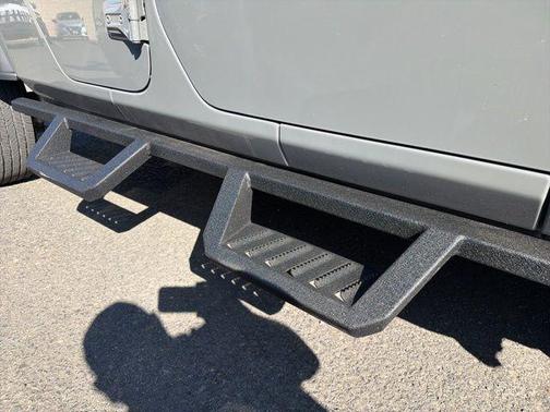 Sting-Gray Clearcoat 2023 Jeep Gladiator Sport