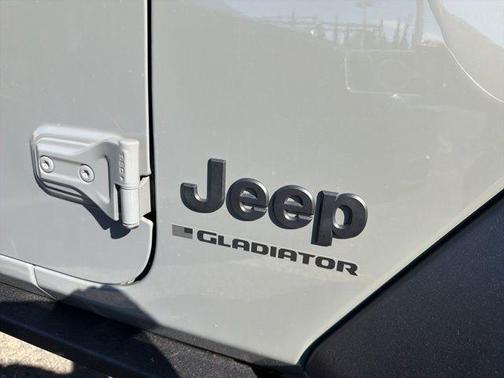 Sting-Gray Clearcoat 2023 Jeep Gladiator Sport