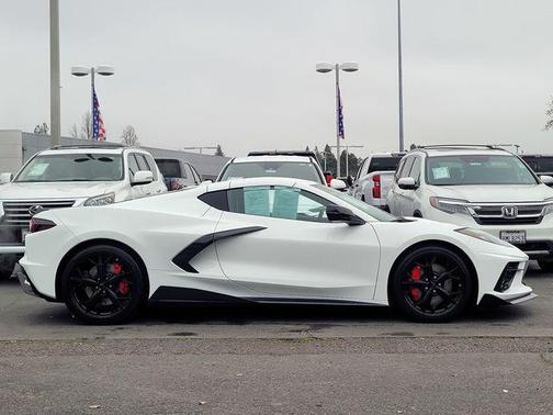 Arctic White 2022 Chevrolet Corvette Stingray w/2LT