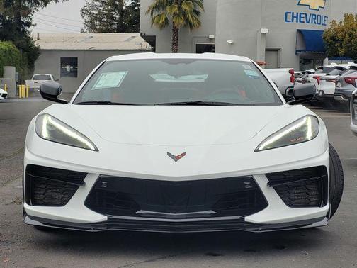 Arctic White 2022 Chevrolet Corvette Stingray w/2LT
