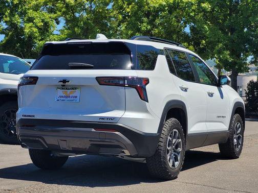 Polar White Tricoat 2026 Chevrolet Equinox FWD ACTIV
