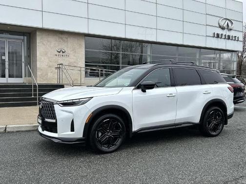Rad Wht 2026 INFINITI QX60 SPORT