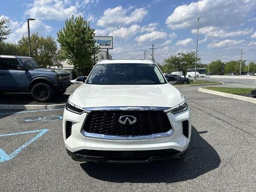 Majestic White 2023 INFINITI QX60 LUXE