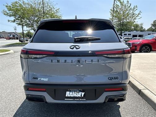 2025 INFINITI QX60 LUXE