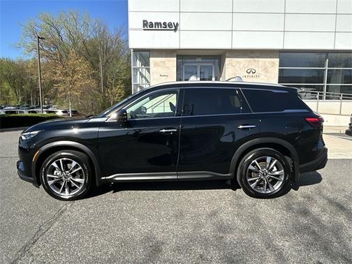 2025 INFINITI QX60 LUXE