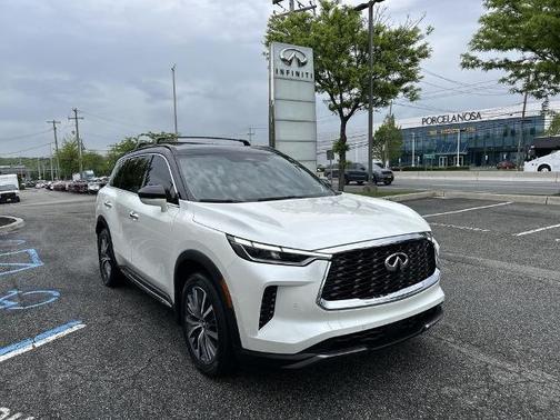 2 Tone Majestic White 2023 INFINITI QX60 AUTOGRAPH