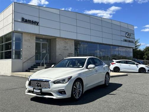 2023 INFINITI Q50 LUXE