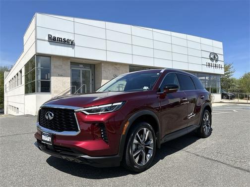 2024 INFINITI QX60 LUXE