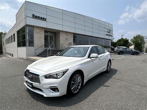 2022 INFINITI Q50 LUXE