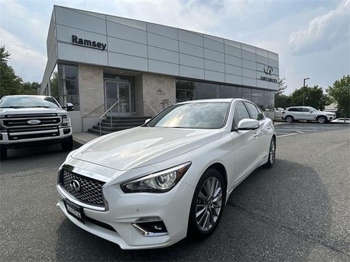 2022 INFINITI Q50 LUXE