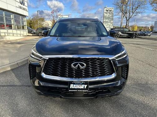 2025 INFINITI QX60 LUXE