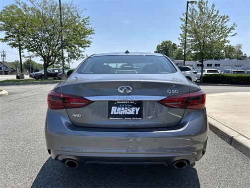 2023 INFINITI Q50 LUXE