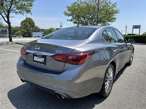 2023 INFINITI Q50 LUXE