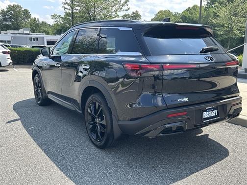 2025 INFINITI QX60 LUXE
