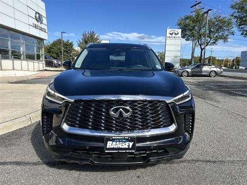 2025 INFINITI QX60 LUXE