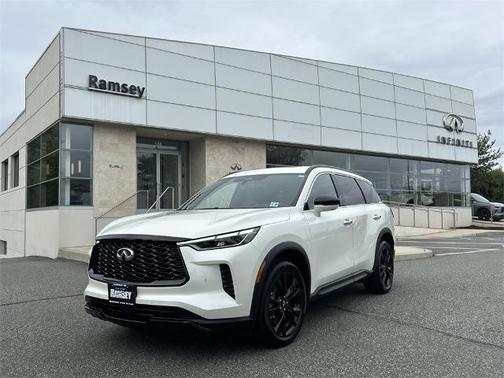 2025 INFINITI QX60 LUXE