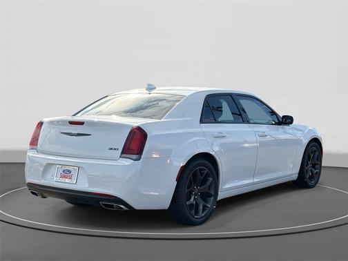 2022 Chrysler 300 Touring