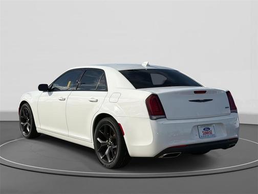 2022 Chrysler 300 Touring