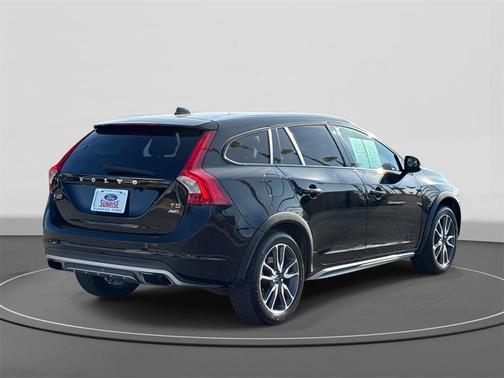 2016 Volvo V60 Cross Country T5 Platinum